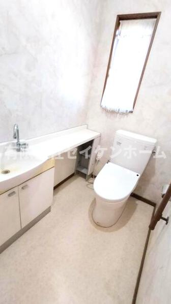 熊谷市上之　中古住宅（間取り9K）のトイレ