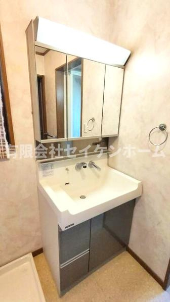 熊谷市上之　中古住宅（間取り9K）の独立洗面台