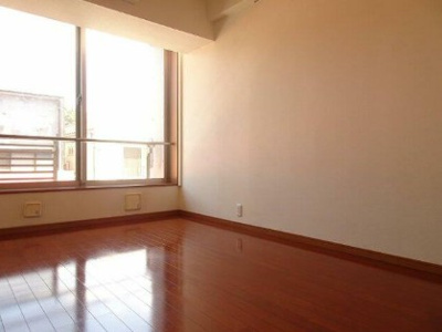 【居間・リビング】 | グリーンハウス6 | 7.2帖のきれいな洋室。