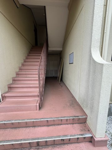 川崎市麻生区高石３丁目の賃貸マンションのエントランス