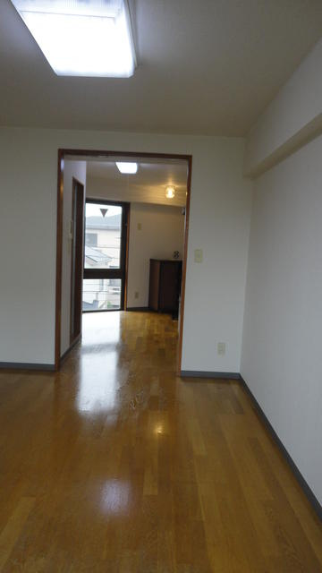 矢付ハイツの洋室