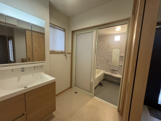 中之条　築浅中古住宅の独立洗面台