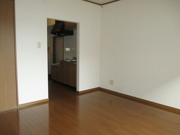 シャルムIIの居間・リビング