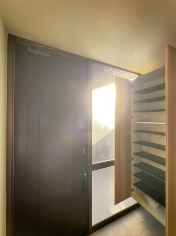 北葛城郡広陵町馬見北6丁目の玄関|大容量収納できるシューズボックス付き