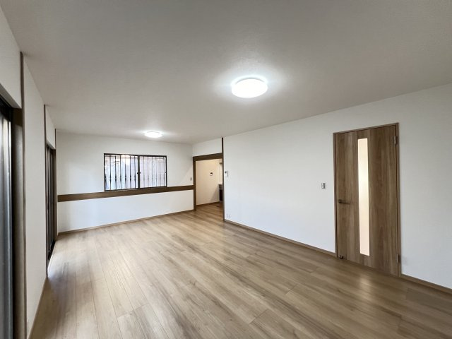 北葛城郡広陵町馬見北6丁目の居間・リビング|家族団らんできるLDKです