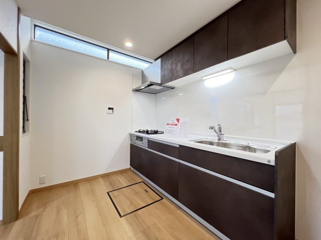 北葛城郡広陵町馬見北6丁目のキッチン|窓もあるキッチンで換気も採光も良いです