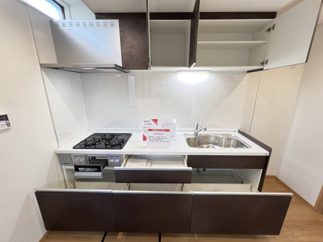 北葛城郡広陵町馬見北6丁目のキッチン|引き出し収納が使いやすいシステムキッチン