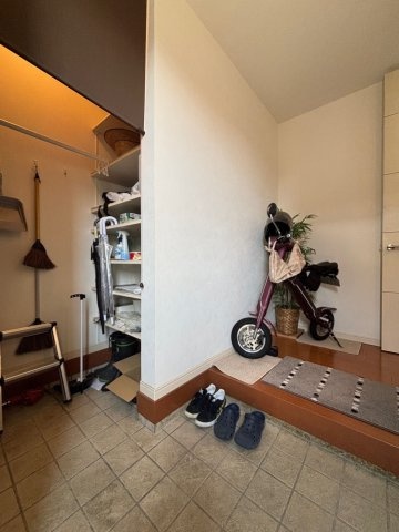 一宮市下田一丁目戸建の収納|シューズインクローゼット