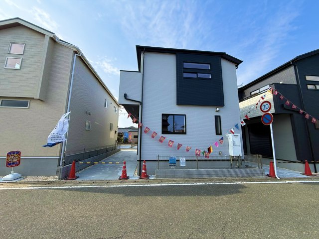 福岡市西区横浜1丁目　2号棟の外観