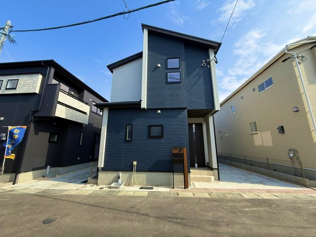 福岡市西区横浜1丁目　2号棟の前面道路含む現地写真