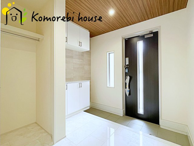 さいたま市見沼区大谷　第4　新築一戸建て　リーブルガーデン　02の玄関|きれいな玄関です