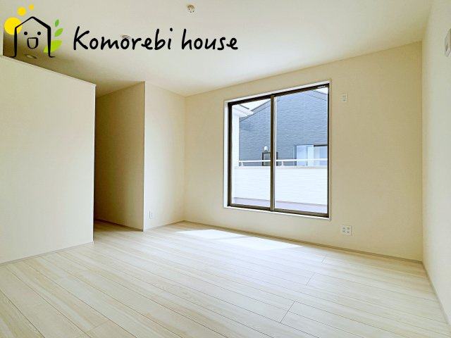 さいたま市見沼区大谷　第4　新築一戸建て　リーブルガーデン　02の寝室|開放的な寝室です