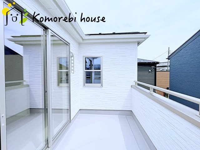 さいたま市見沼区大谷　第4　新築一戸建て　リーブルガーデン　02のバルコニー|広々としたバルコニーです