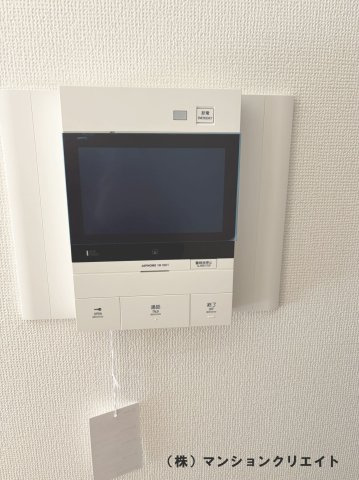 サーパス文京二丁目の防犯設備|リビング入り口にあるモニター付きインターホン