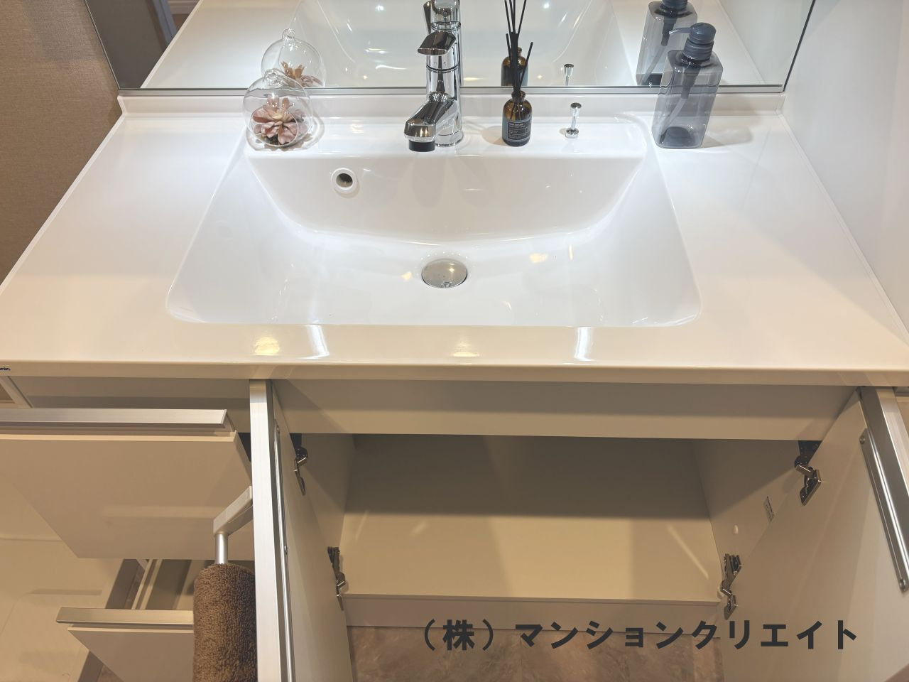 サーパス文京二丁目の独立洗面台|洗面ボウル　下部は収納スペース