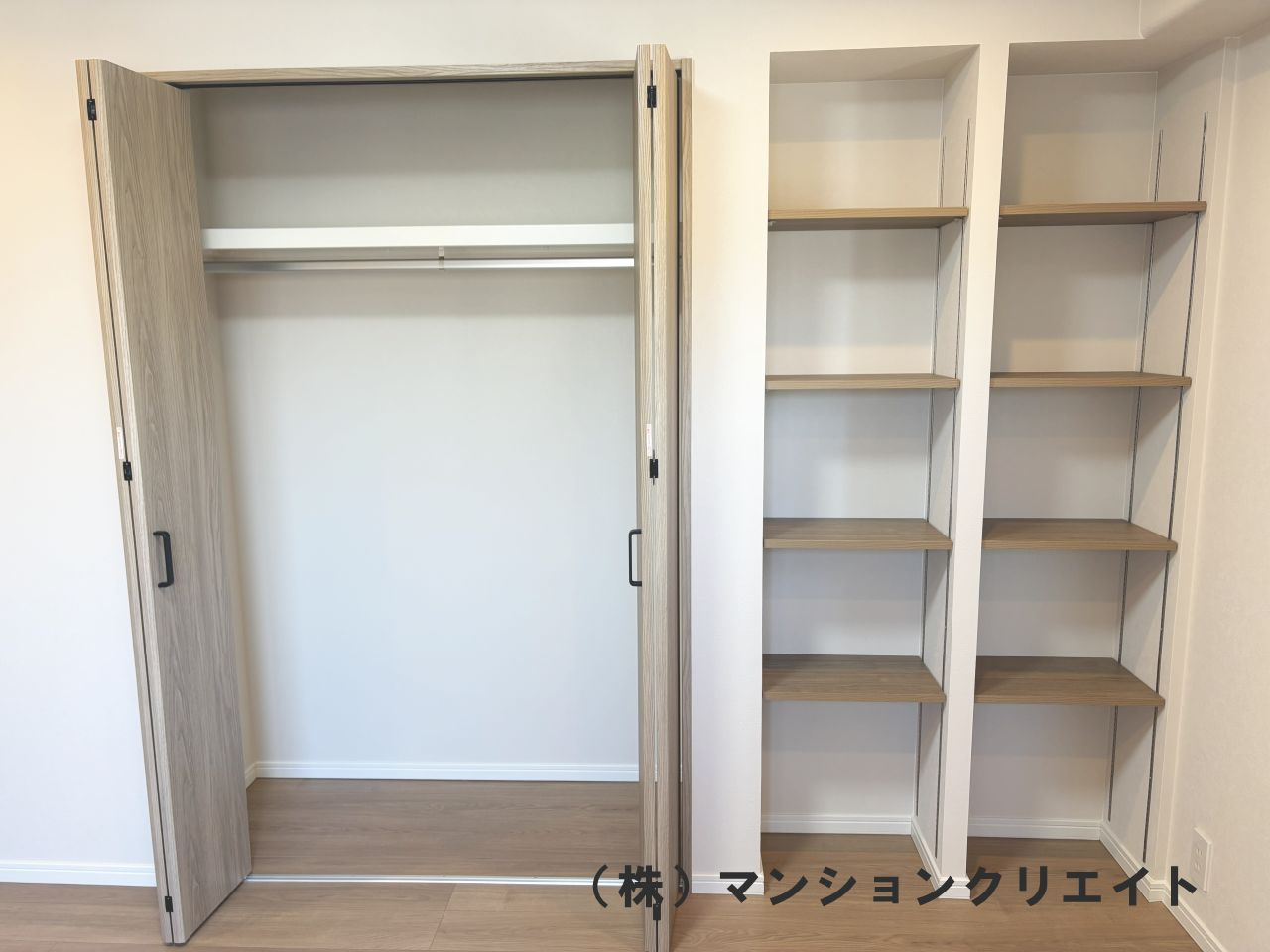 サーパス文京二丁目の収納|洋室6.5帖のクローゼット内部