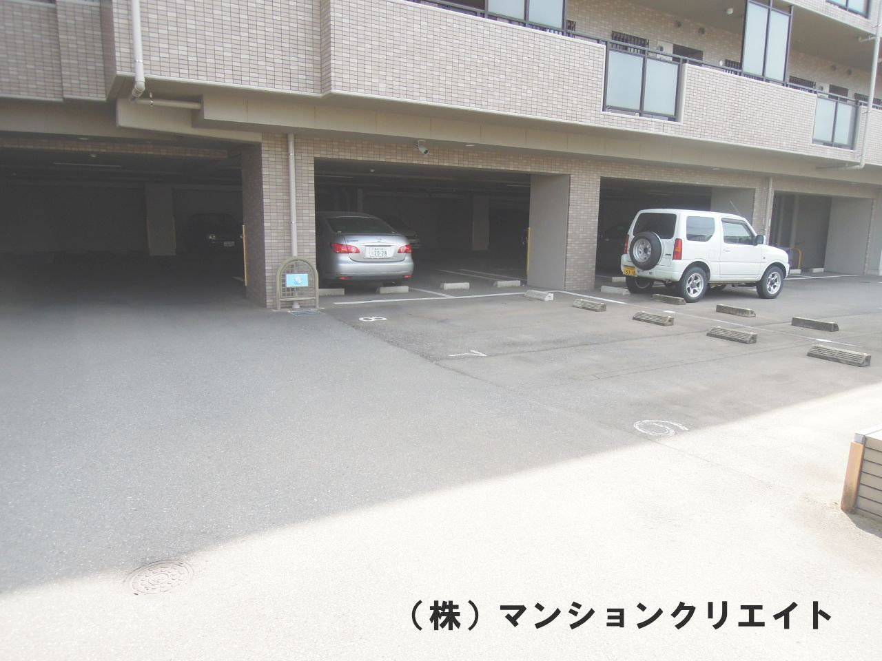 サーパス文京二丁目の駐車場