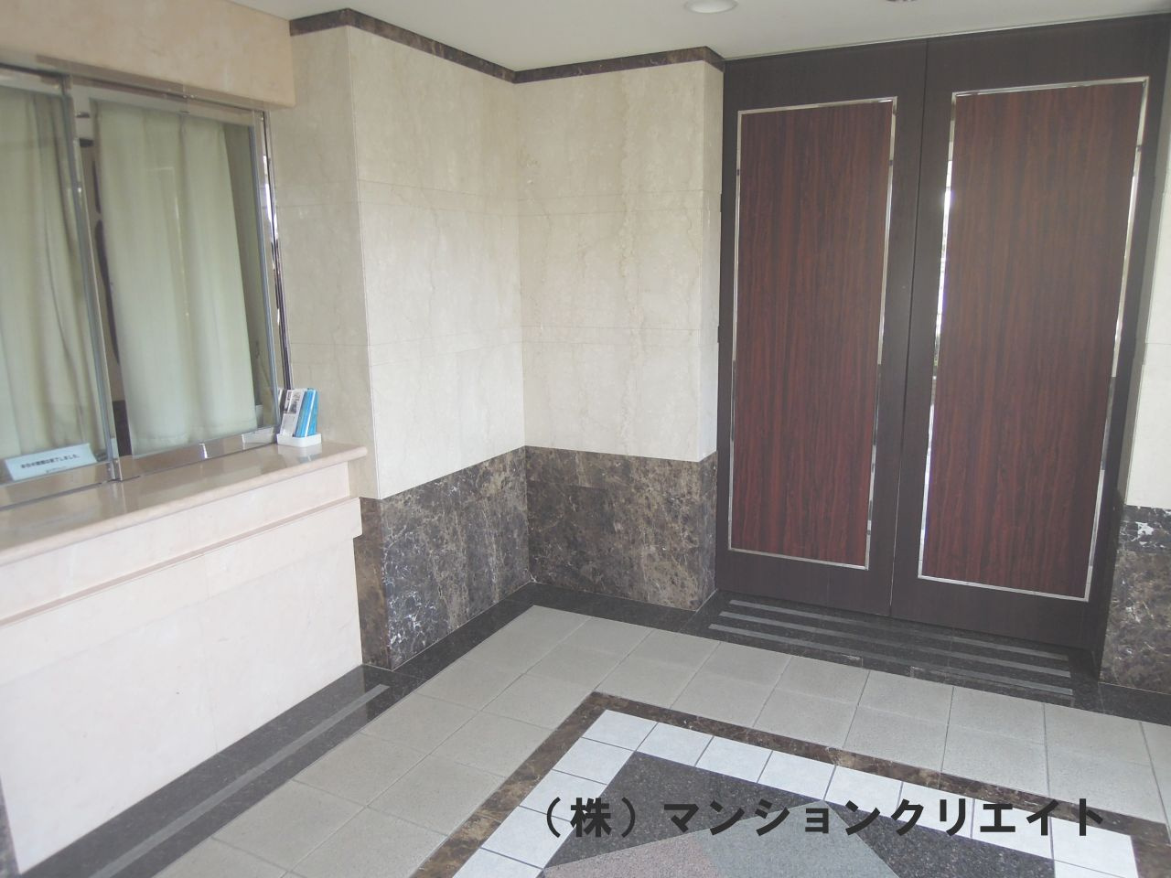 サーパス文京二丁目のエントランス