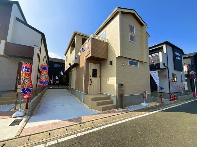 福岡市西区横浜1丁目　3号棟の前面道路含む現地写真