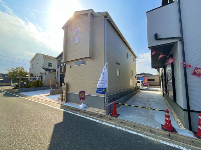 福岡市西区横浜1丁目　3号棟の前面道路含む現地写真