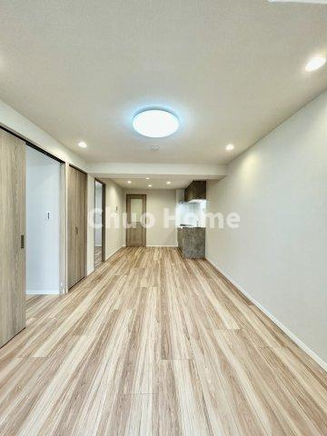 秀和亀戸2丁目レジデンスのエントランス|【エントランス】マンションのエントランスは、その物件の印象を決める、顔とも言える場所です。毎日通る場所ですからきれいなのが一番です。エントランス内はオートロックですので暮らしの安全も確保されています。