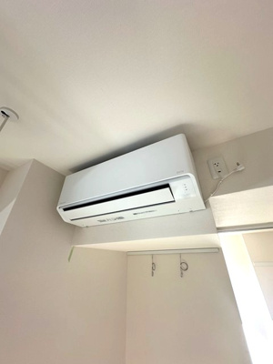 【設備】 | 【新築】(仮称)登戸新築共同住宅 | ※参考写真※暑い夏や寒い冬に大活躍！リビングダイニングキッチンにあるエアコンです☆冷暖房完備で1年中快適に過ごせます♪