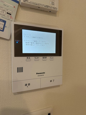 【セキュリティ】 | 【新築】(仮称)登戸新築共同住宅 | ※参考写真※防犯対策に有効なカメラ付きインターホン！突然の来客にもバッチリ対応できちゃいます☆