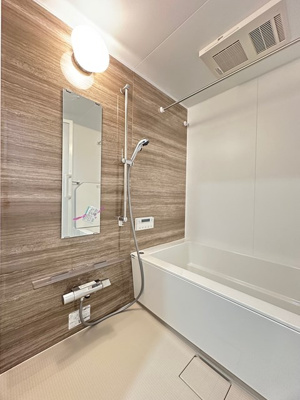 【浴室】 | 【新築】(仮称)登戸新築共同住宅 | ※参考写真※追い焚き機能・浴室暖房乾燥機付きバスルーム♪お風呂に浸かって一日の疲れもリフレッシュ♪