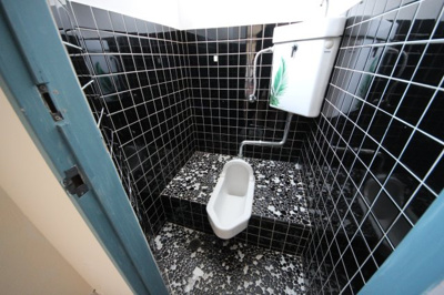 【トイレ】 | 大津市雄琴1丁目2-21　店舗 | 2025年12月撮影　一階トイレ