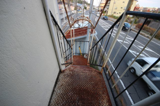 【その他】 | 大津市雄琴1丁目2-21　店舗 | 2025年12月撮影　二階への外階段