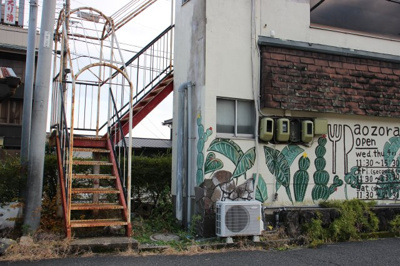 【その他】 | 大津市雄琴1丁目2-21　店舗 | 西側道路から外階段