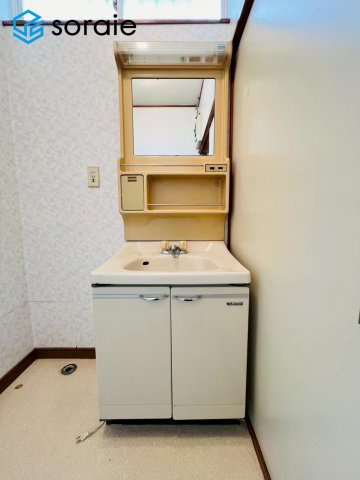 川越市むさし野　中古戸建ての独立洗面台|2月23日撮影