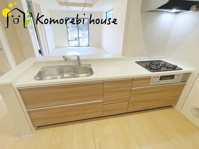 さいたま市見沼区大谷　第4　新築一戸建て　リーブルガーデン　03のキッチン|コンパクトなキッチンで掃除もラクラク