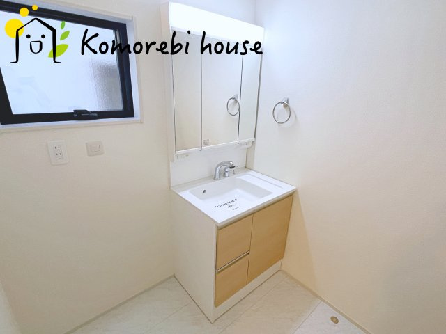 さいたま市見沼区大谷　第4　新築一戸建て　リーブルガーデン　03の独立洗面台|独立洗面台、朝の身支度には欠かせません