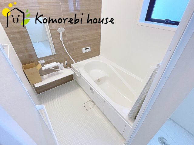さいたま市見沼区大谷　第4　新築一戸建て　リーブルガーデン　03の浴室|コンパクトで使いやすいお風呂です