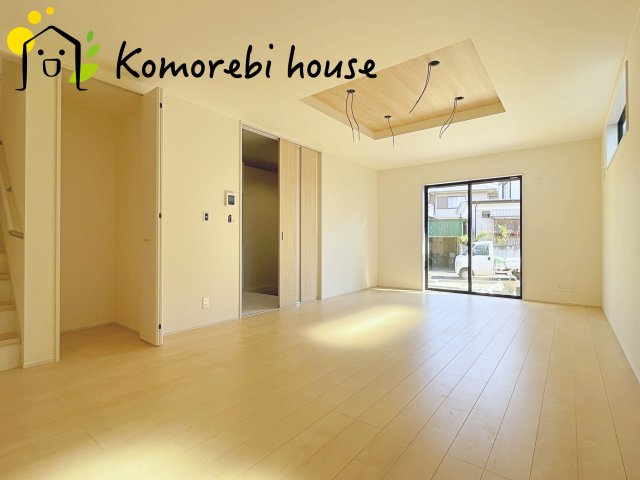 さいたま市見沼区大谷　第4　新築一戸建て　リーブルガーデン　03の居間・リビング|こちらのリビングで趣味の時間をお楽しみください