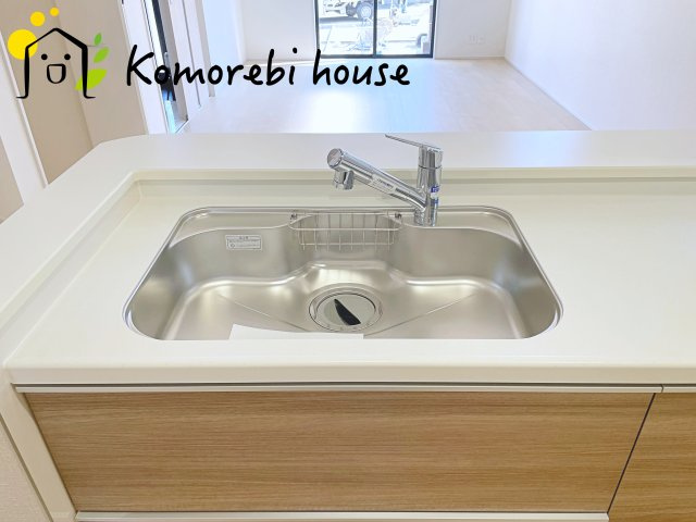 さいたま市見沼区大谷　第4　新築一戸建て　リーブルガーデン　03のキッチン|お料理しやすいキッチンです