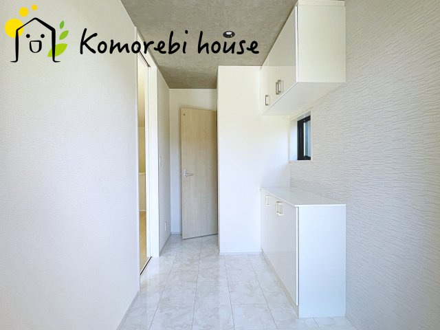 さいたま市見沼区大谷　第4　新築一戸建て　リーブルガーデン　03の玄関|ゆったりとした玄関です