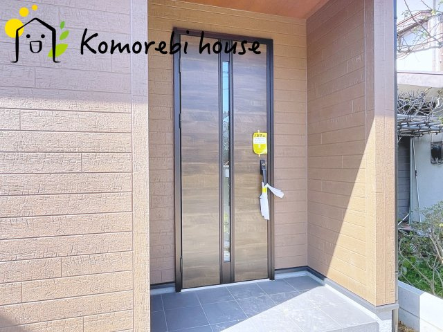 さいたま市見沼区大谷　第4　新築一戸建て　リーブルガーデン　03の玄関|収納もある玄関です