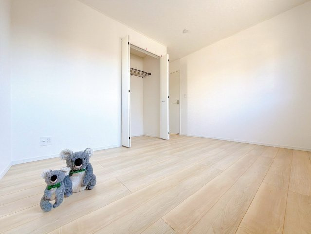 【洋室】 | 高崎市箕郷町白川　平屋　新築住宅 | さまざまにカスタマイズしていただけるシンプルなデザインの内装。ご自身で素敵な空間を創り上げられます。