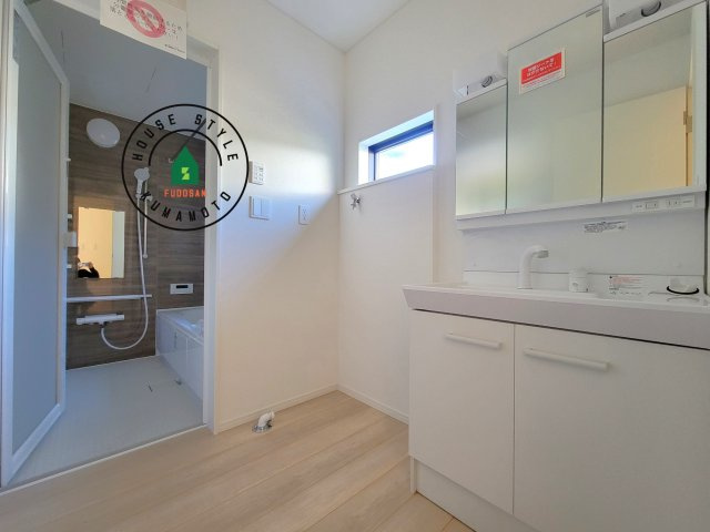 合志市須屋第18-3棟（2号棟）の内観：施工例|ゆとりの洗面スペースで朝の身支度もスムーズに。暮らしを快適に変えるシャワー付洗面台です！