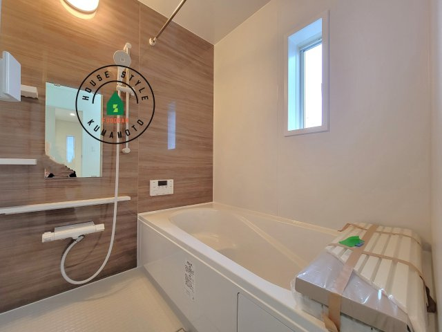 合志市須屋第18-3棟（2号棟）の内観：施工例|浴室は一日の疲れを癒す場所だから、家族みんながゆったりできる快適設計。追い炊き機能付きオートバス。安定した温度で、いつでも快適に入浴できます。