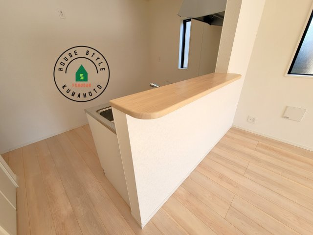 合志市須屋第18-3棟（2号棟）の内観：施工例|キッチンから立ち込める香りが今日の料理を期待させます。