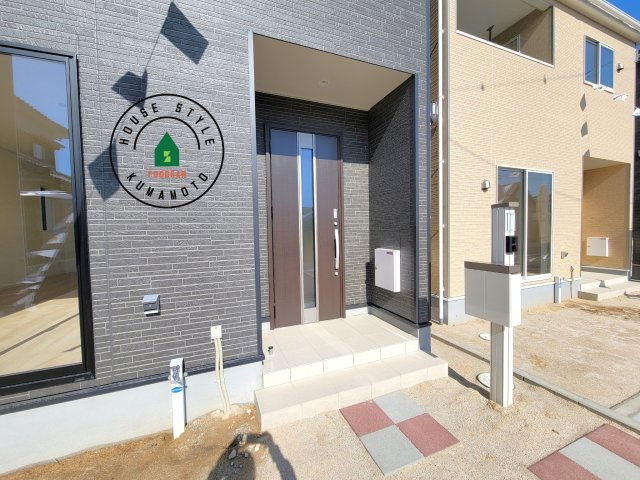 合志市須屋第18-3棟（2号棟）の外観：施工例|おでかけの時も帰った時も、「我が家」を最初に感じでもらえる素敵な空間に。