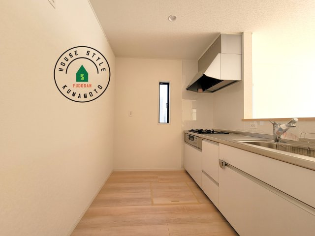 合志市須屋第18-3棟（2号棟）の内観：施工例|ダイニングテーブルへの配膳がラクラク、お料理はかどるカウンター付きシステムキッチン！