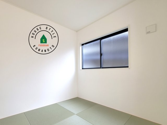 合志市須屋第18-3棟（2号棟）の内観：施工例|和室を上手に活用すると暮らし方の幅が広がります。例えば普段は開け放して、子供の小さいうちはお昼寝や遊びのスペースに。畳はソフトなので転んでもケガをしにくく安心です