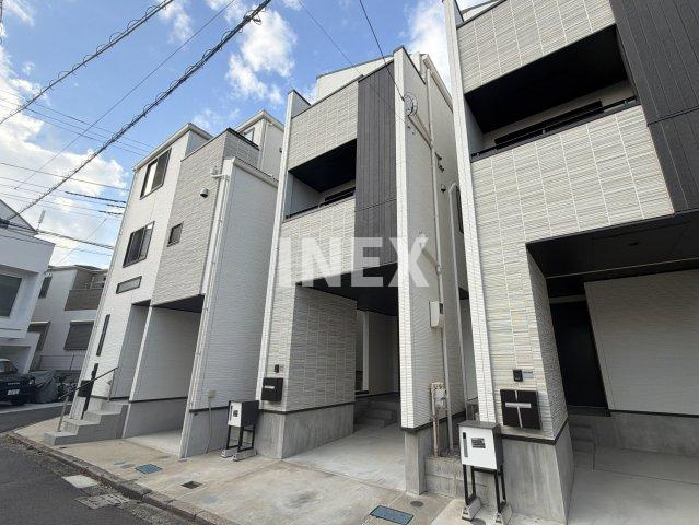 横浜市神奈川区栗田谷の一戸建ての外観
