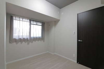 【洋室】 | エスリード桃山台 | 洋室4.5帖。ベッドやデスクなど、お好きなインテリアを揃え、お好みのお部屋作りをお楽しみいただけます！