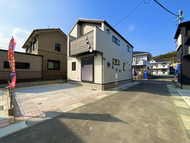 福岡市西区横浜1丁目　6号棟の前面道路含む現地写真
