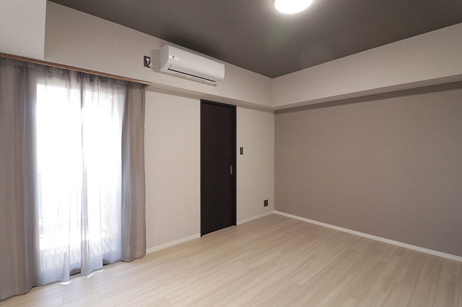 【洋室】 | 朝日プラザアルティマタワーズ　★リフォーム済・WIC付 | 上層階で眺望良好です♪